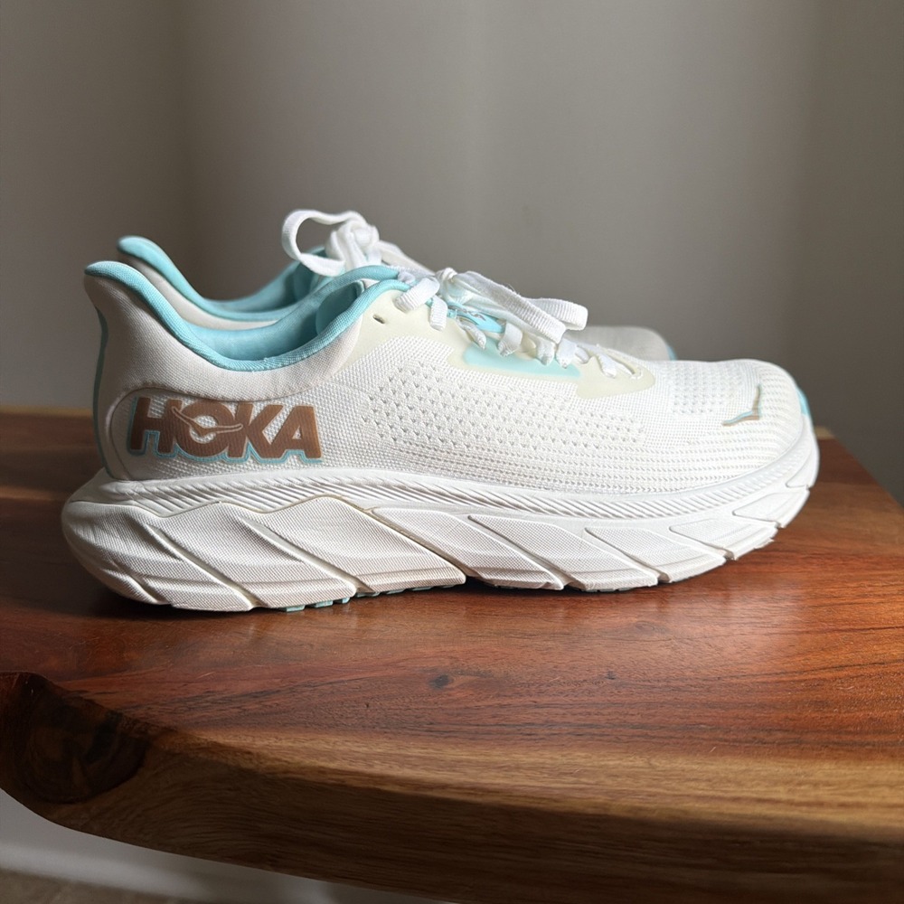 Hoka One One Women's Arahi 7 Size 7.5 D Wide White Frost Rose Gold 1147890-FTRS